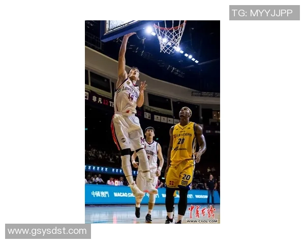 广州篮球队逆袭之路的真实记录与奋斗精神的展现